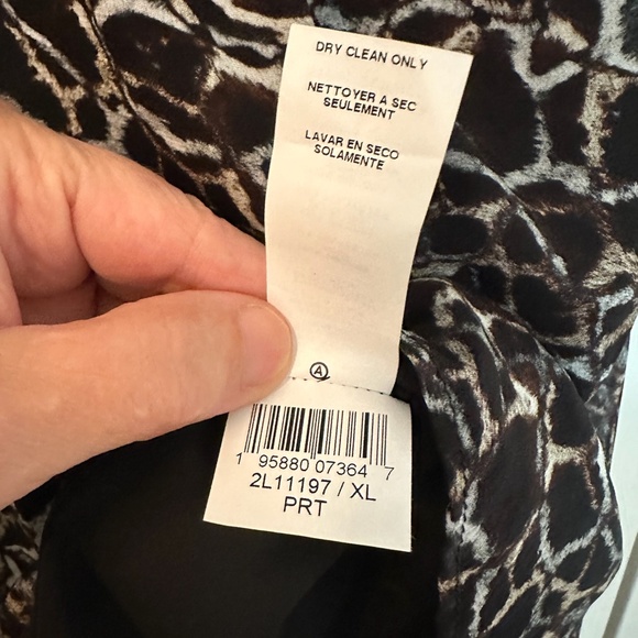 Flirty asymmetrical hem animal print tunic - Karen Kane - Picture 5 of 6